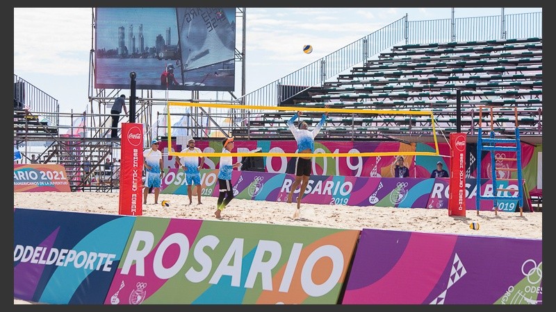 Vista de una de las canchas principales. La Forida cambió su fisonomía para recibir los juegos de playa.