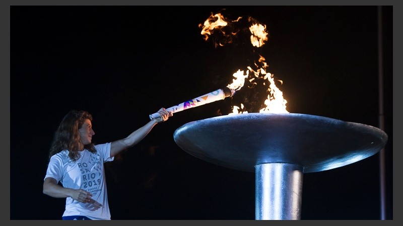 Cecilia Carranza encendió la antorcha.