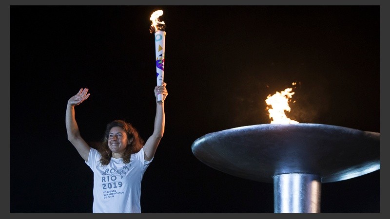 Cecilia Carranza encendió la antorcha.