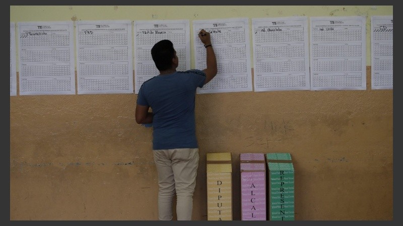 El conteo comenzó media hora después del cierre de las urnas.