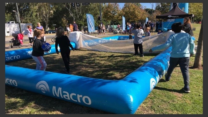 El espacio recreativo de Banco Macro en Balcarce y el Río.