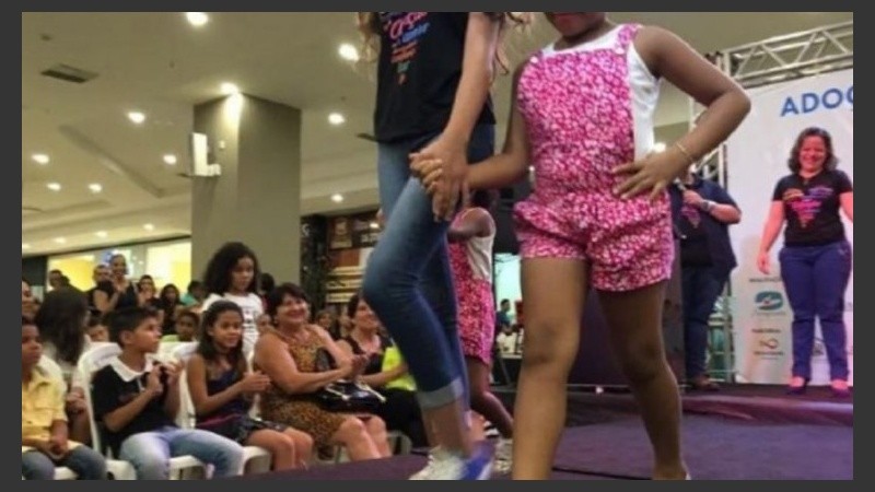 Niños y adolescentes de entre 4 y 17 años se mostraron ante el público.