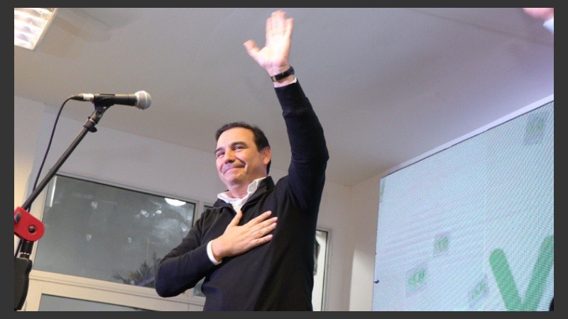 El gobernador Valdés, de extracción radical, aliado al macrismo, festeja el triunfo.
