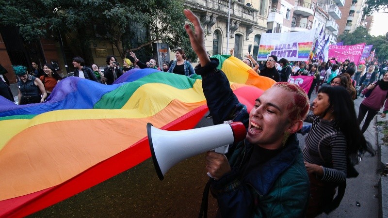 La marcha Ni una menos recorrió el centro de Rosario y terminó en el Monumento a la Bandera.