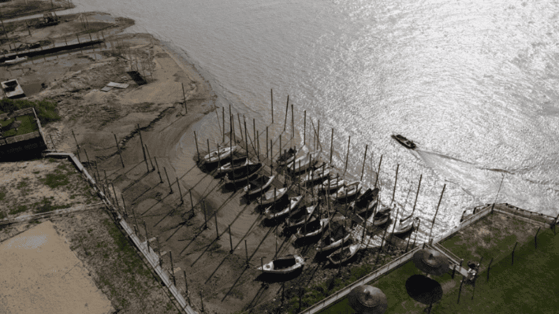 Las fotos de la costa rosarina de un Paraná en retroceso.