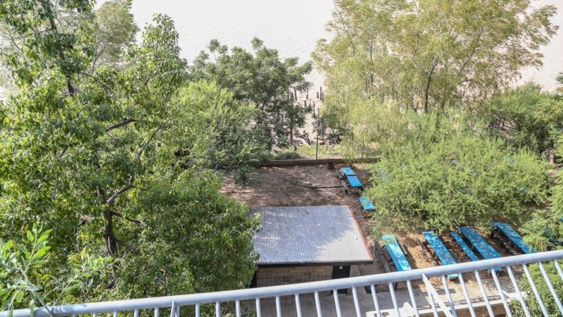 La rajadura en el suelo tendría una extensión de entre 15 y 20 metros.