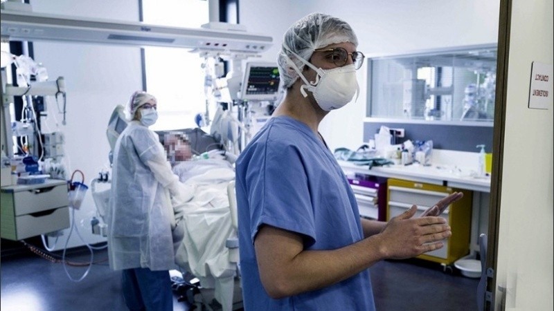 El virus causante del covid-19 estimula las células B de memoria.