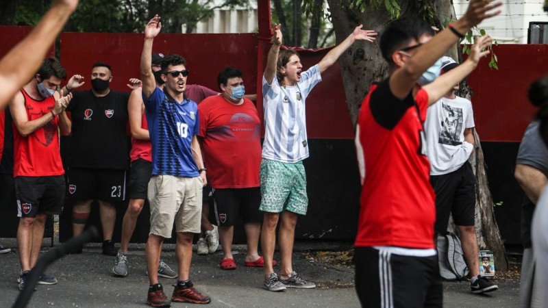 La despedida de los hinchas en el Coloso del Parque.