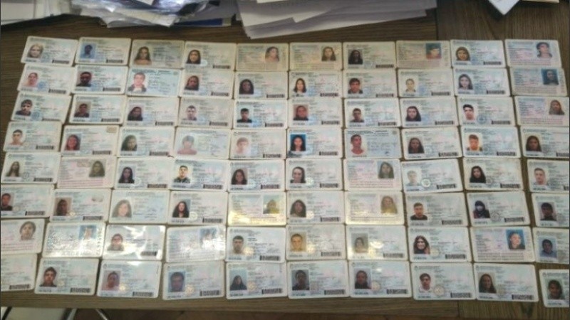 En la financiera vinculada al Coto Medrano había 175 DNI para la compra de dólares.