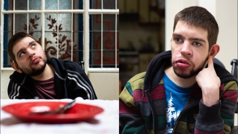 Los mellizos en pandemia perdieron la posibilidad de poder pararse y comer.