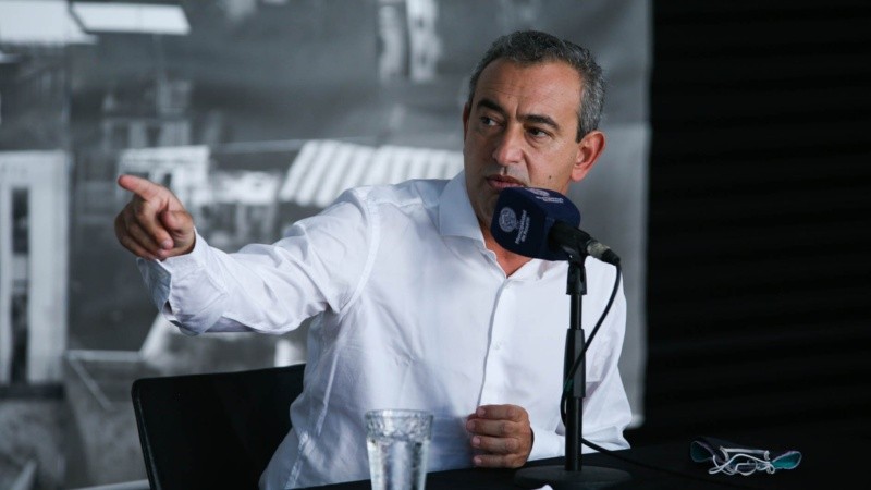 Javkin remarcó la necesidad de reducir la circulación como una forma de bajar la ocupación de camas críticas. 