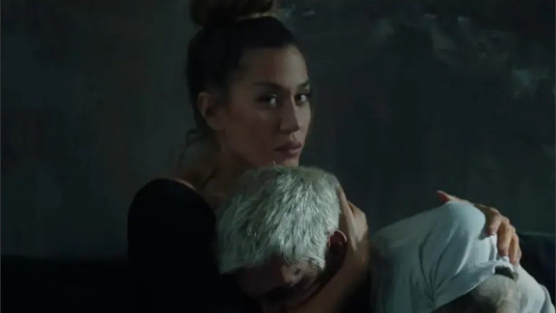 Una captura del clip de “Ya no te extraño”, de J Mena.