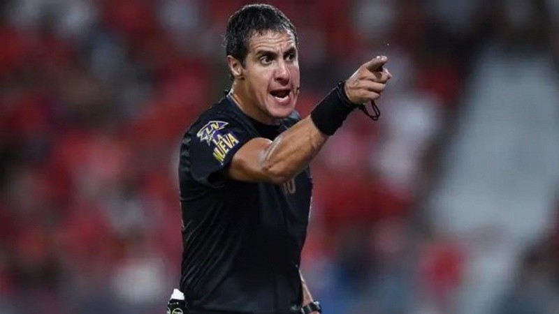 La última vez que Echavarría dirigió a los rosarinos fue en duelos ante River. 