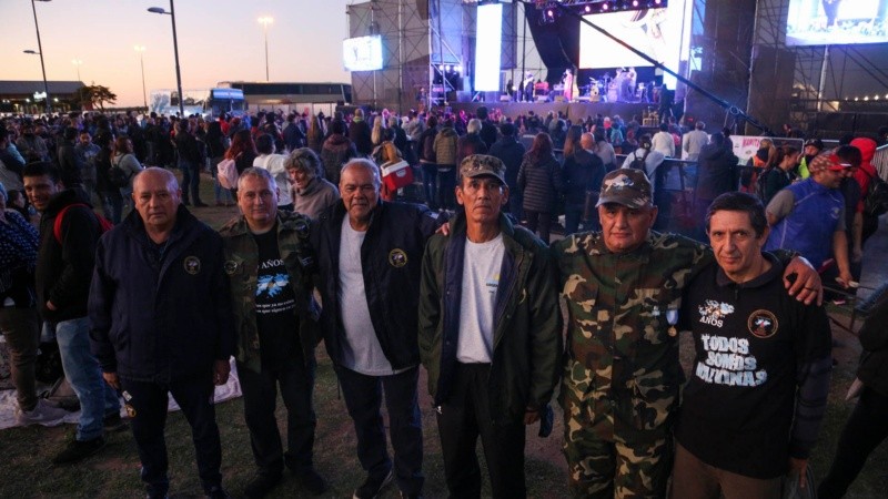 Veteranos y ex combatientes en el Parque a la Bandera. 