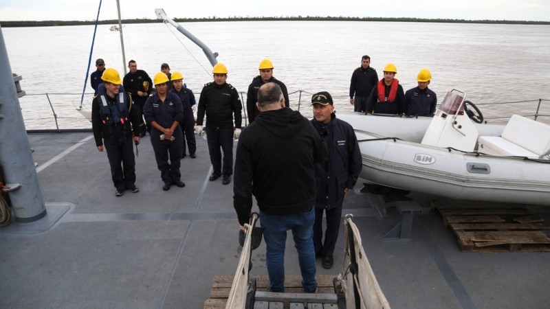 El ex combatiente fue el primero en subir al buque tras el amarre en Rosario.