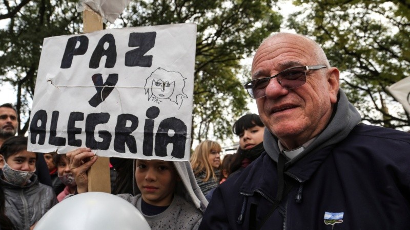 El padre Castricone deberá irse de Rosario.