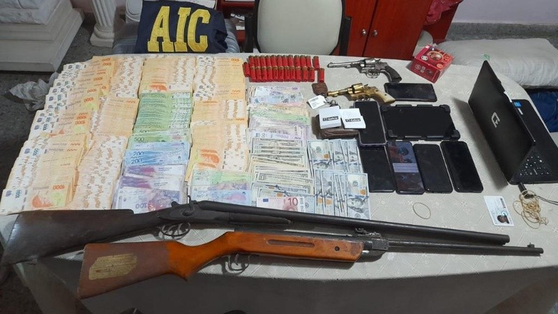 Parte del material secuestrado por la AIC.