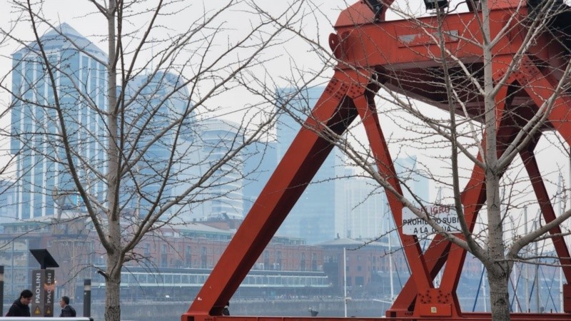 La ciudad de Buenos Aires cubierta de humo.