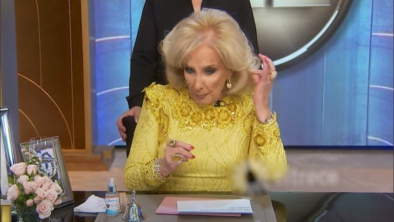 Mirtha Legrand se tiró el pelo en vivo.