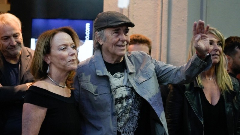 Serrat estuvo con Gabriela Mahy, la esposa del Negro, cuando lo reconocieron en la esquina de Santa Fe y Sarmiento.