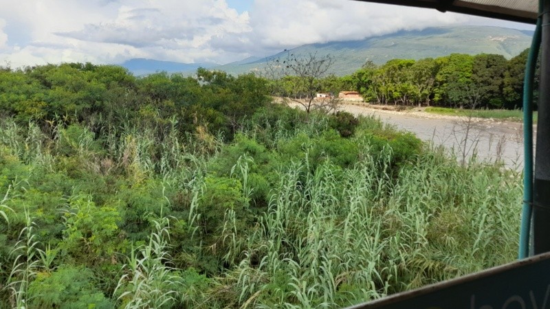 Unas 60 mil personas cruzan el puente que une San Antonio del Táchira (Venezuela) con Villa del Rosario (Colombia) .