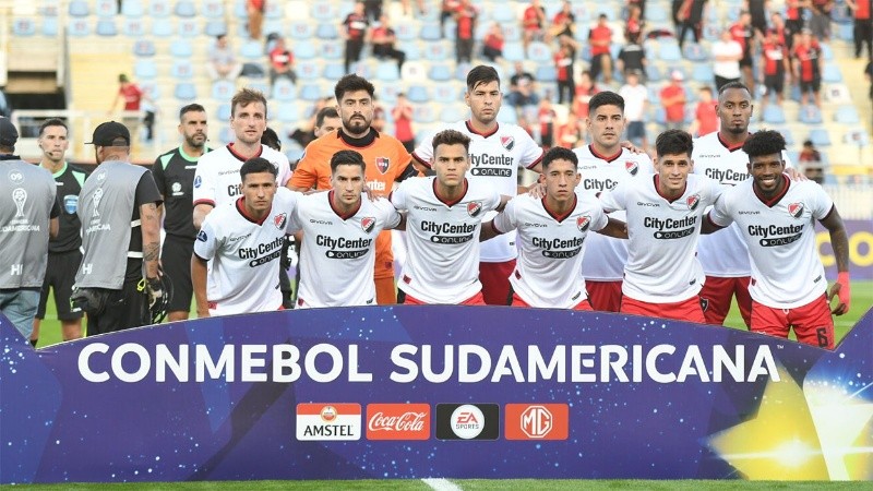 Brian Aguirre en lo más alto y Hoyos para sostener al equipo.