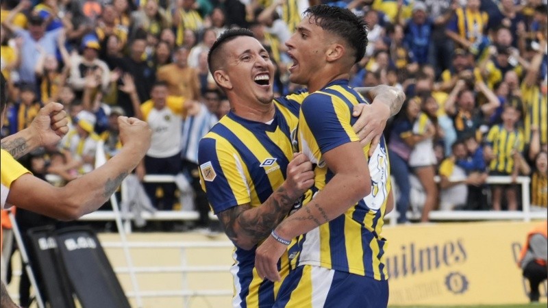 Véliz convirtió el 2-1 para Central en el segundo tiempo.