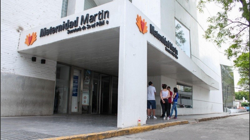 Cloe sigue siendo atendida en la Maternidad Martin, con sus familiares cerca.