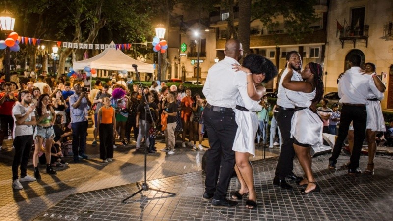 Imágenes de una de las reuniones de la Asociación de Haitianos en Rosario.