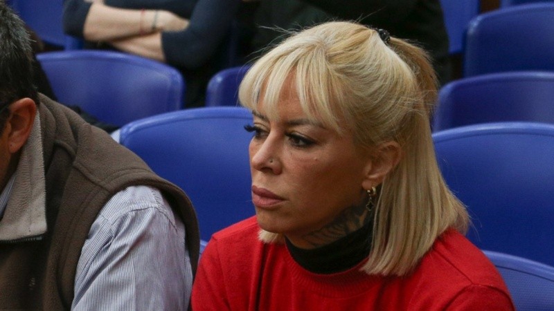 La mujer está acusada por haber participado en extorsiones al dueño de la agencia El Califa.