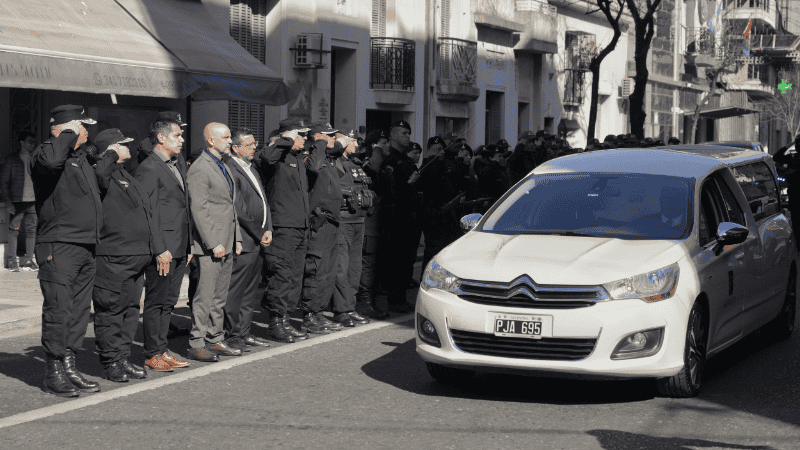 Brilloni, Acosta y otras autoridades policiales presentes en la despedida.