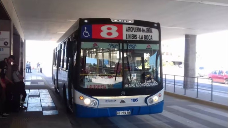 Se abona con SUBE y el semirápido sale, hasta esta semana, 127,10 pesos.