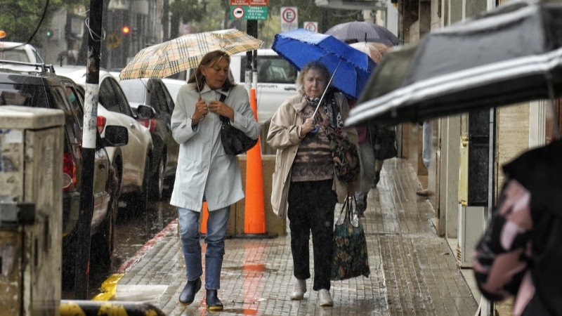 Lluvias esta noche y el martes a la madrugada, pero las condiciones tienden a mejorar para Nochebuena.