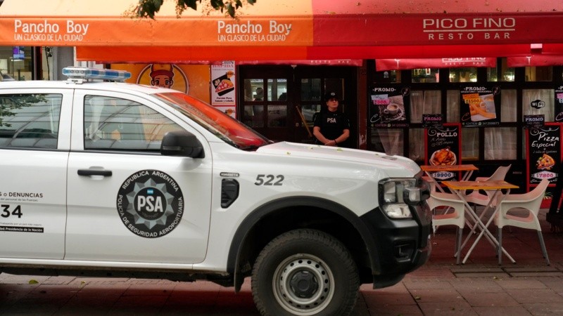El allanamiento en el restobar Pico Fino, este lunes en Rosario