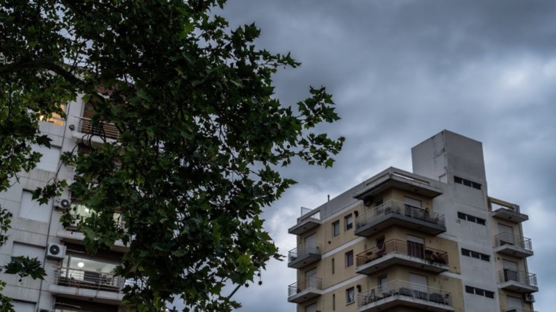 Mucho viento en el comienzo de este viernes cálido en medio de agosto.