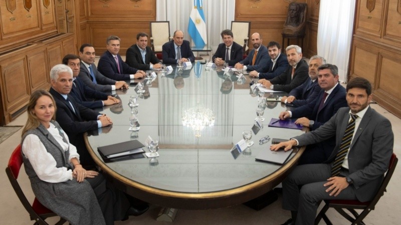 Gobernadores de Juntos por el Cambio reunidos con Guillermo Francos a principios de abril.