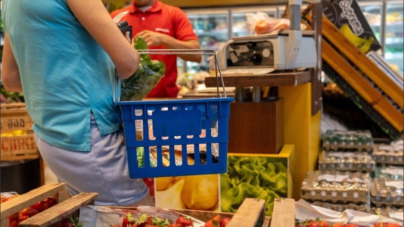 “La canasta familiar en Rosario es de $1.099.822, el aumento fue de un 3,67 por ciento. Por su parte, la de jubilados, subió un 3,61 por ciento y tiene un costo total de $507.000”. 