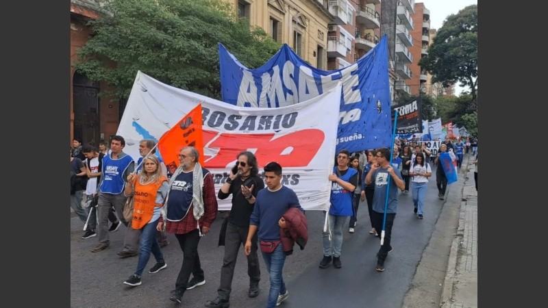La marcha en Rosario para rechazar la ley Bases.
