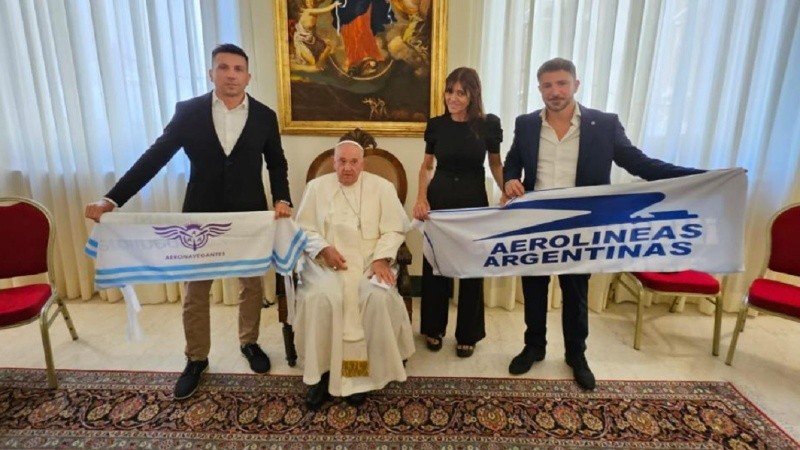 El papa Francisco junto a dirigentes sindicales argentinos en el Vaticano.