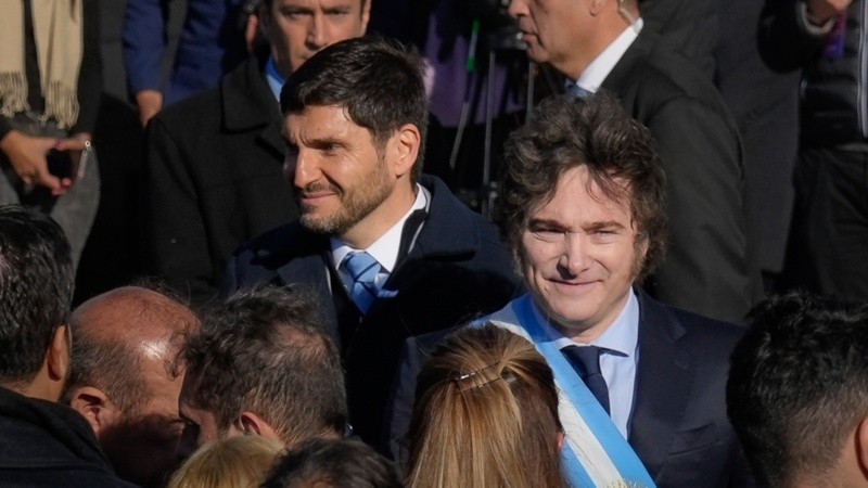 Milei y Pullaro en el acto del 20 de Junio en Rosario cuando el presidente volvió a pedir por el Pacto de Mayo.