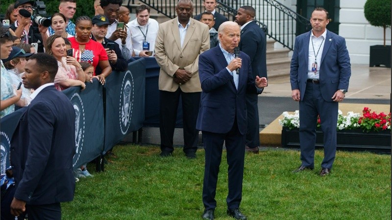 Joe Biden brinda unas palabras durante la celebración del 4 de Julio.