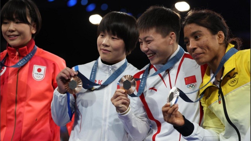 Luchadora: la japonesa Akari Fujinami (oro), la ecuatoriana Lucía Yamileth Yépez (plata), la china Qianyu Pang (bronce) y la norcoreana Choe Hyo Gyong (bronce).