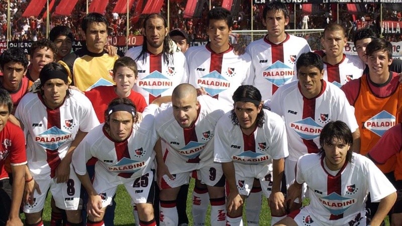 El equipo leproso en el Apertura 2005, con el delantero uruguayo de titular.