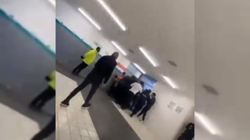 Un video muestra parte del cruce entre Merlos y Fassi en el vestuario.