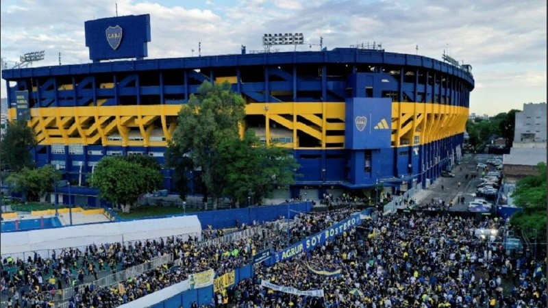 La Bombonera será escenario de un nuevo superclásico del fútbol argentino.