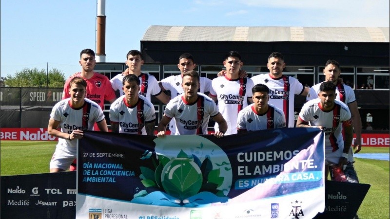 Los once titulares rojinegros que salieron a la cancha ante Riestra, este viernes a la tarde.