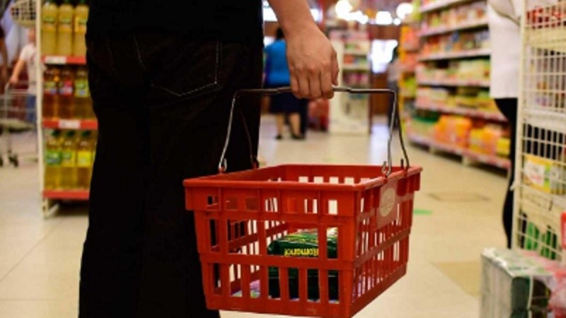 Por la suba del dólar, alimenticias ya enviaron listas de precios con aumentos de hasta 9%.