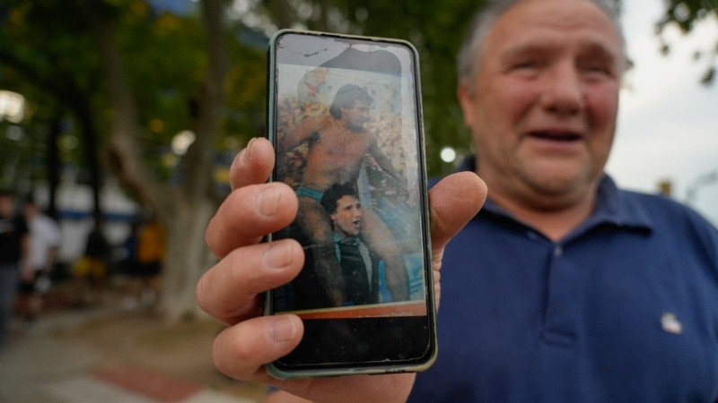 Omar, un hincha de Central que llevó a Palma en andas en la vuelta olímpica de 1987, en la cancha de Temperley.