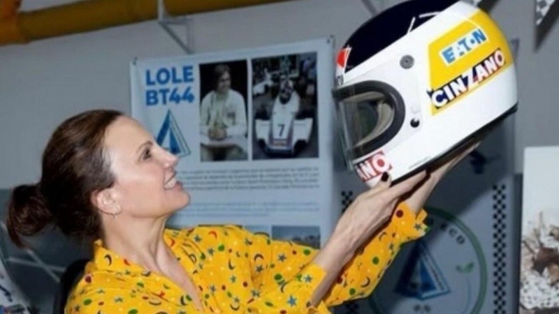 El actual piloto de Fórmula 1 homenajeará al histórico corredor y posterior gobernador santafesino utilizando un casco con los colores que lo identificaban.