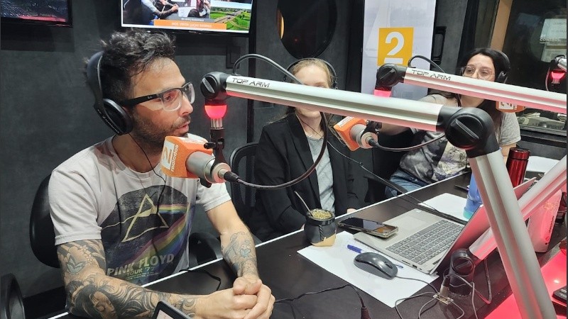 Lucas Raspall visitó el estudio de Radio 2.